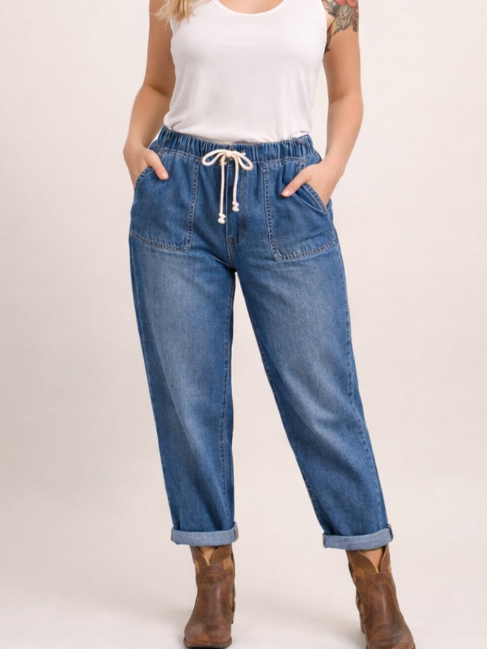NWT - Size 9 "Super High Rise Jogger" faded blue denim jeans. Blue pants. Casual